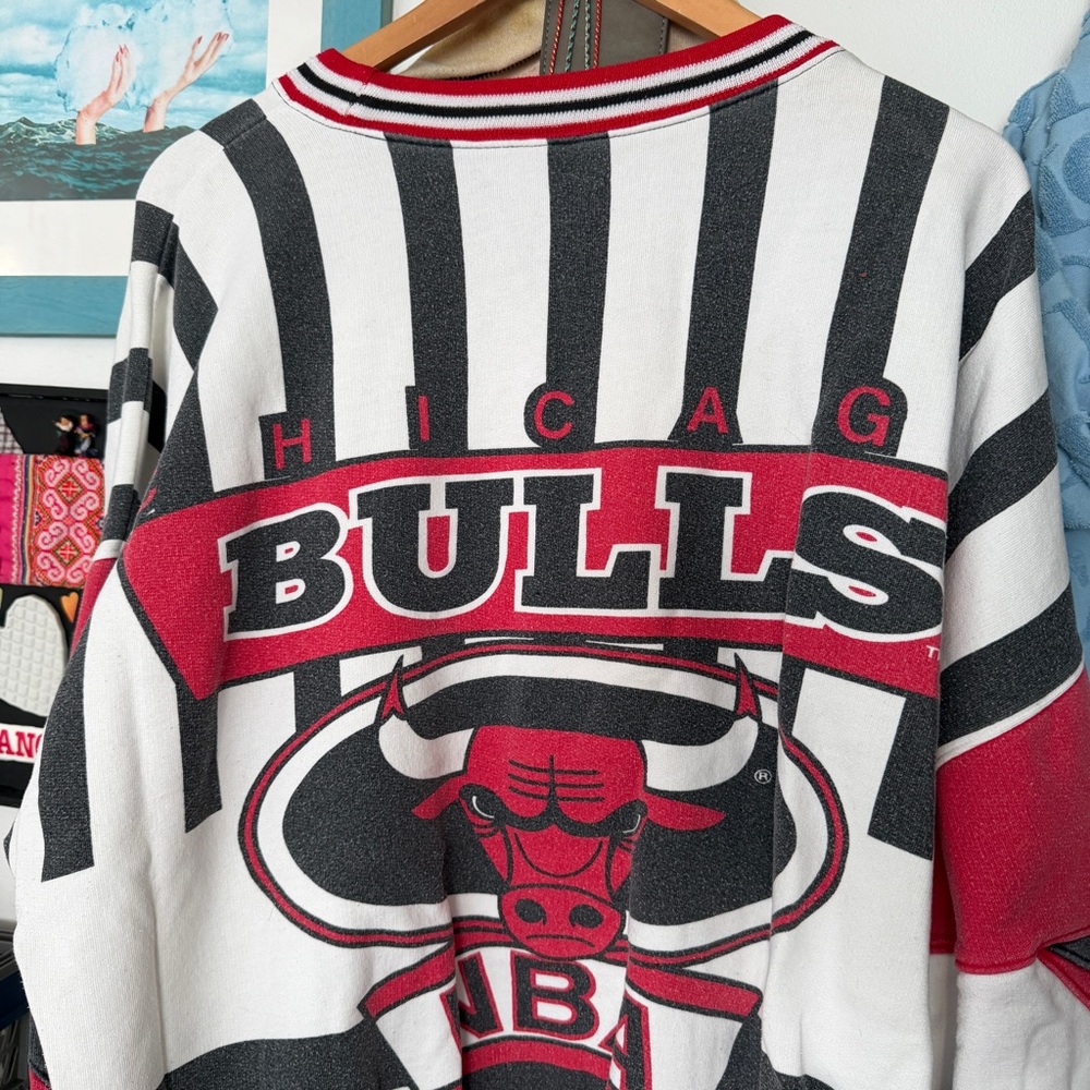 VINTAGE 1980s Chicago Bulls striped long sleeve sweatshirt by nutmeg mills XL - Picture 5 of 9